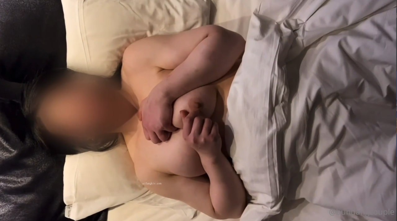 MIFD-251「对不起，自私地把你搞到高潮」沉默的性高潮敏感少女AV首次登场。大森由爱